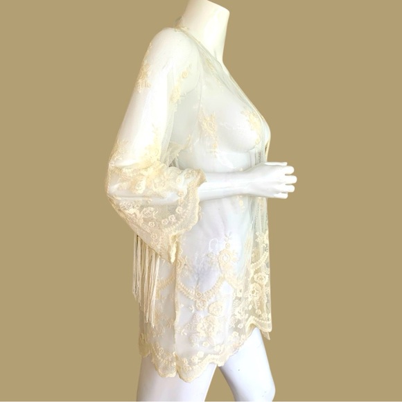 YOU’RE NOT ALONE SHEER CREAM LACE EMBROIDERED FRINGE DUSTER. WOMEN’S SIZE LARGE - Picture 3 of 9